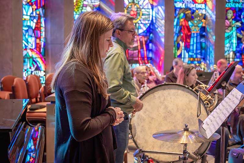 Foreground: Chloe Vargo, percussion 